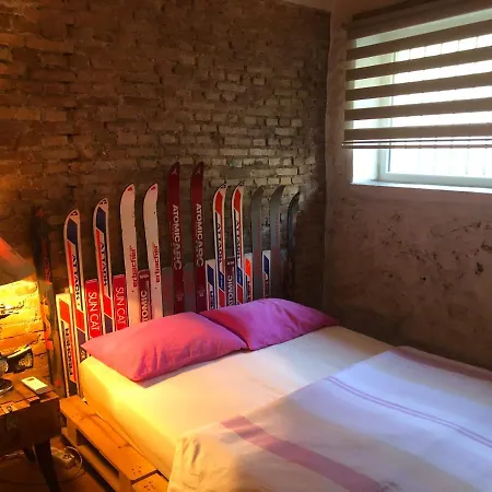 Ozzy Homes Appartement *