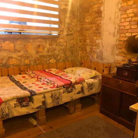 Ozzy Homes Appartement *