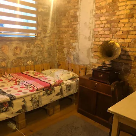 Ozzy Homes Appartement *